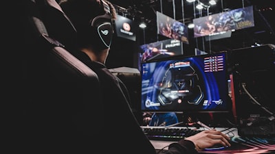 Faker传奇生涯 英雄联盟精彩操作回顾